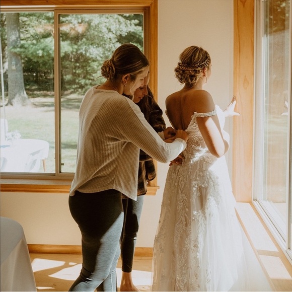 Lilian West Bohemian Off-The-Shoulder A-Line Wedding Gown with Lace Size 14 - Picture 9 of 11